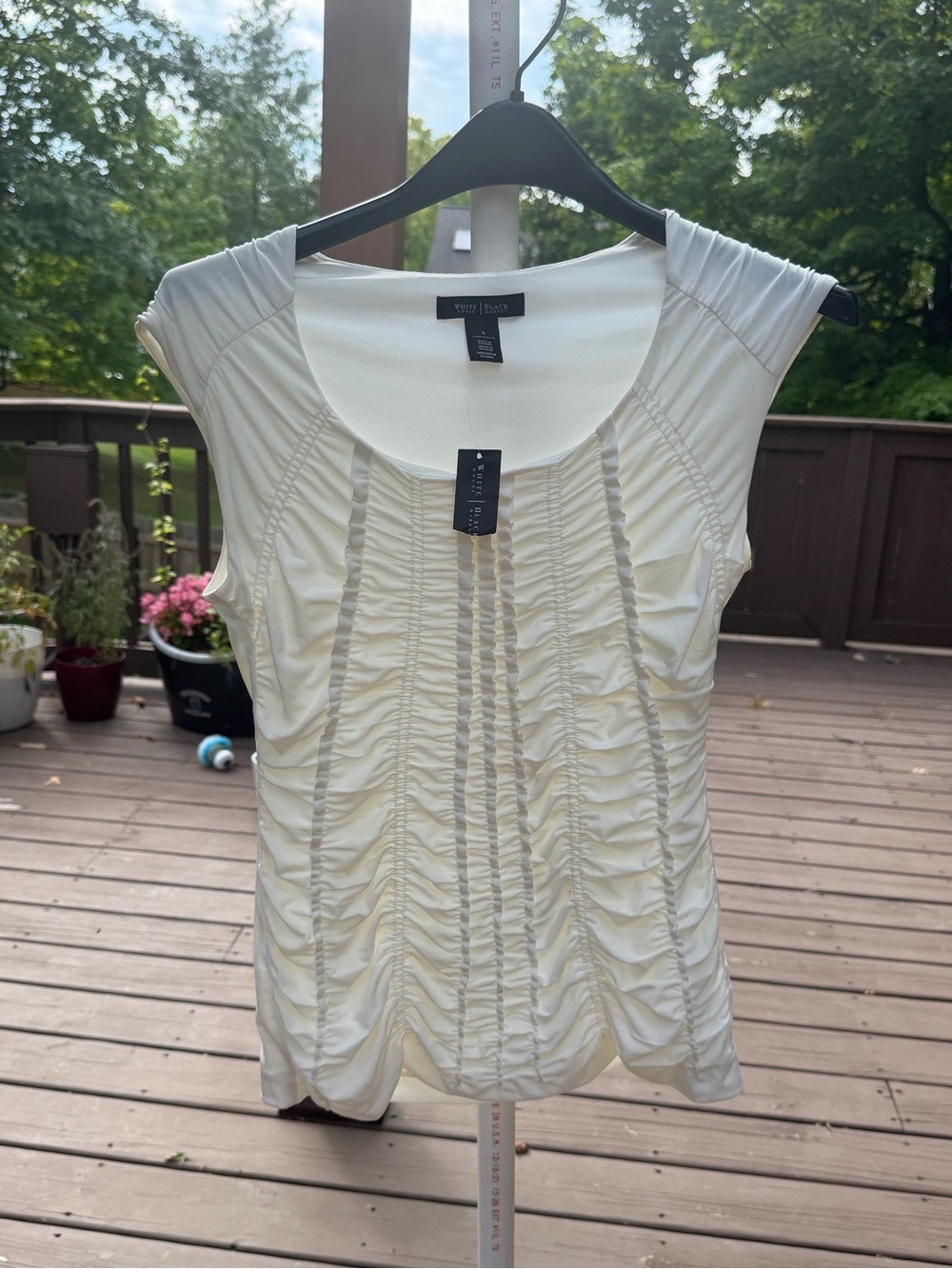 White House Black Market White Ruched Cap Sleeve Scoop Neck Top
